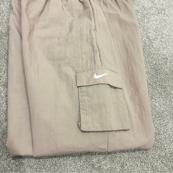 Nike Sportswear Essential Women's High-Rise Woven Cargo Pants (NWOT) - Picture 5 of 10